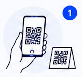 Visiteur scannant le QR code avec son téléphone